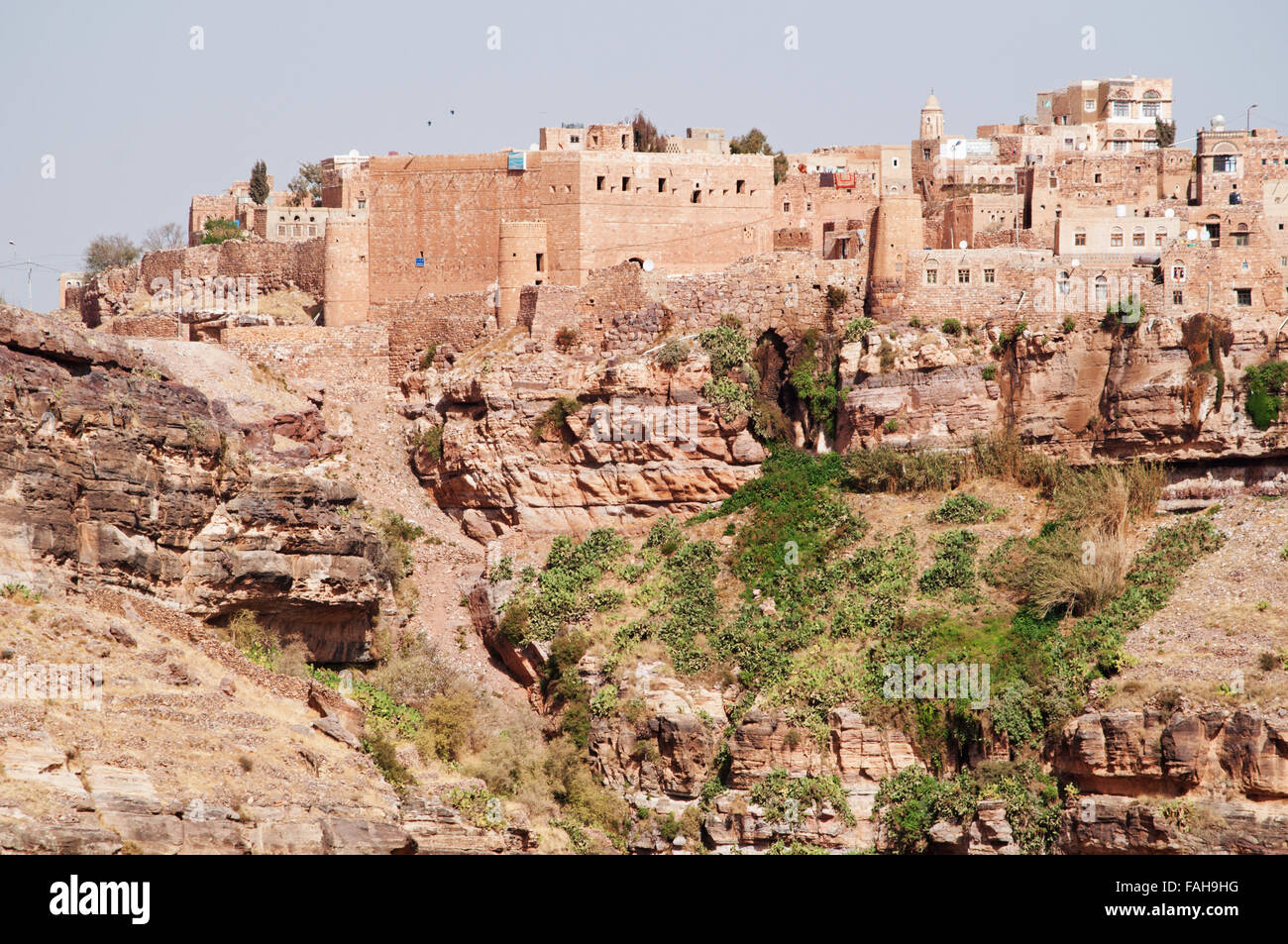 Rocce Rosse e decorate case vecchie, Kawkaban, a nord-ovest di Sana'a, città fortificata, villaggio, Repubblica dello Yemen, vita quotidiana Foto Stock
