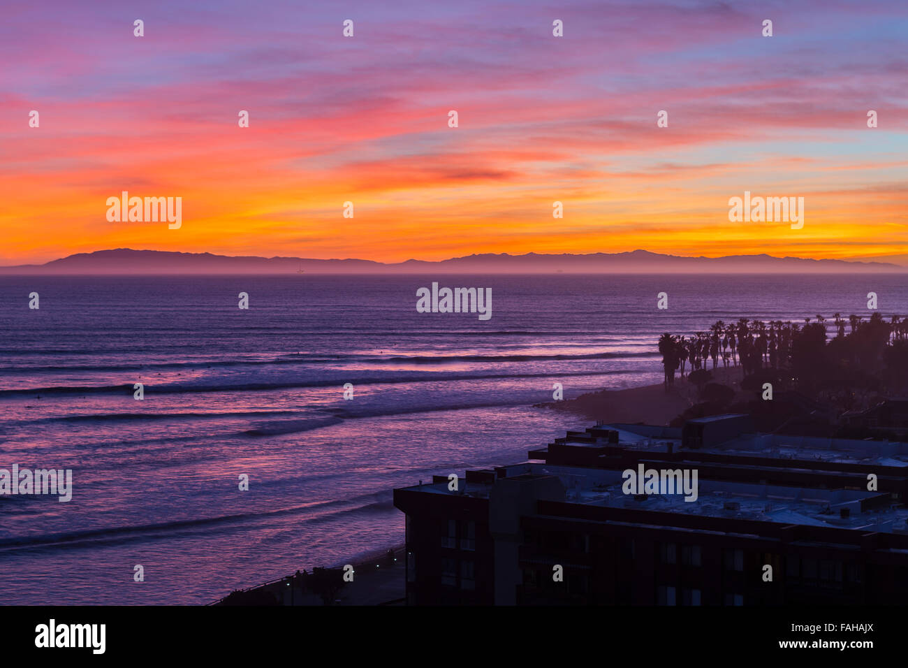 Oceano Pacifico tramonto a Ventura, California. Foto Stock