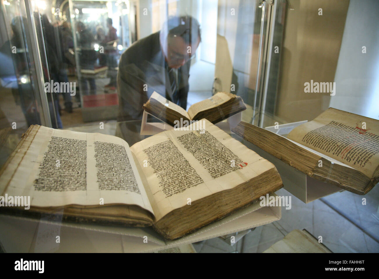 Medieval manuscripts immagini e fotografie stock ad alta risoluzione - Alamy