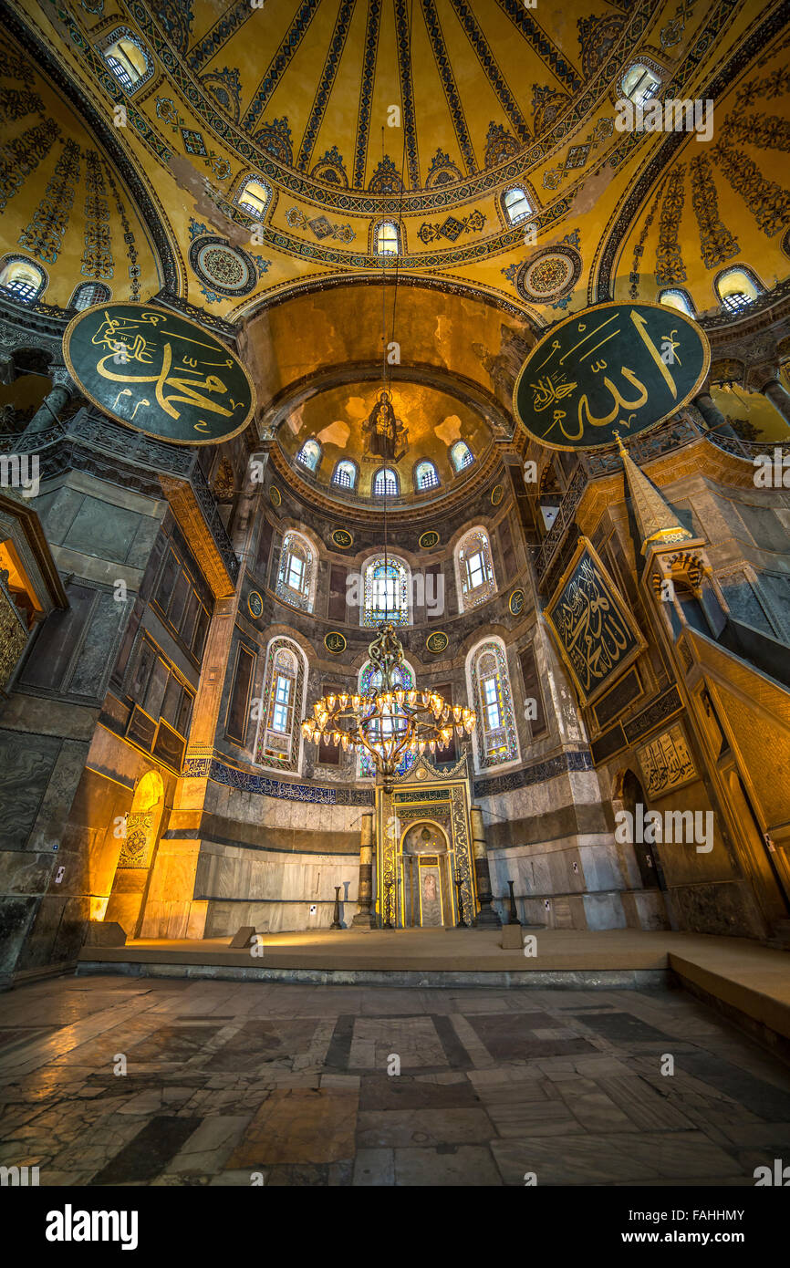 Haghia Sophia. Haghia Sophia è un ex ortodossi basilica patriarcale, più tardi una moschea, e ora un museo ad Istanbul in Turchia. Foto Stock
