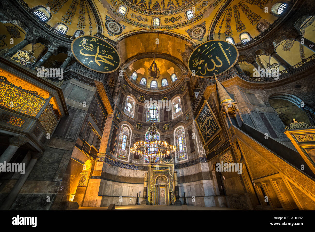 Haghia Sophia. Haghia Sophia è un ex ortodossi basilica patriarcale, più tardi una moschea, e ora un museo ad Istanbul in Turchia. Foto Stock