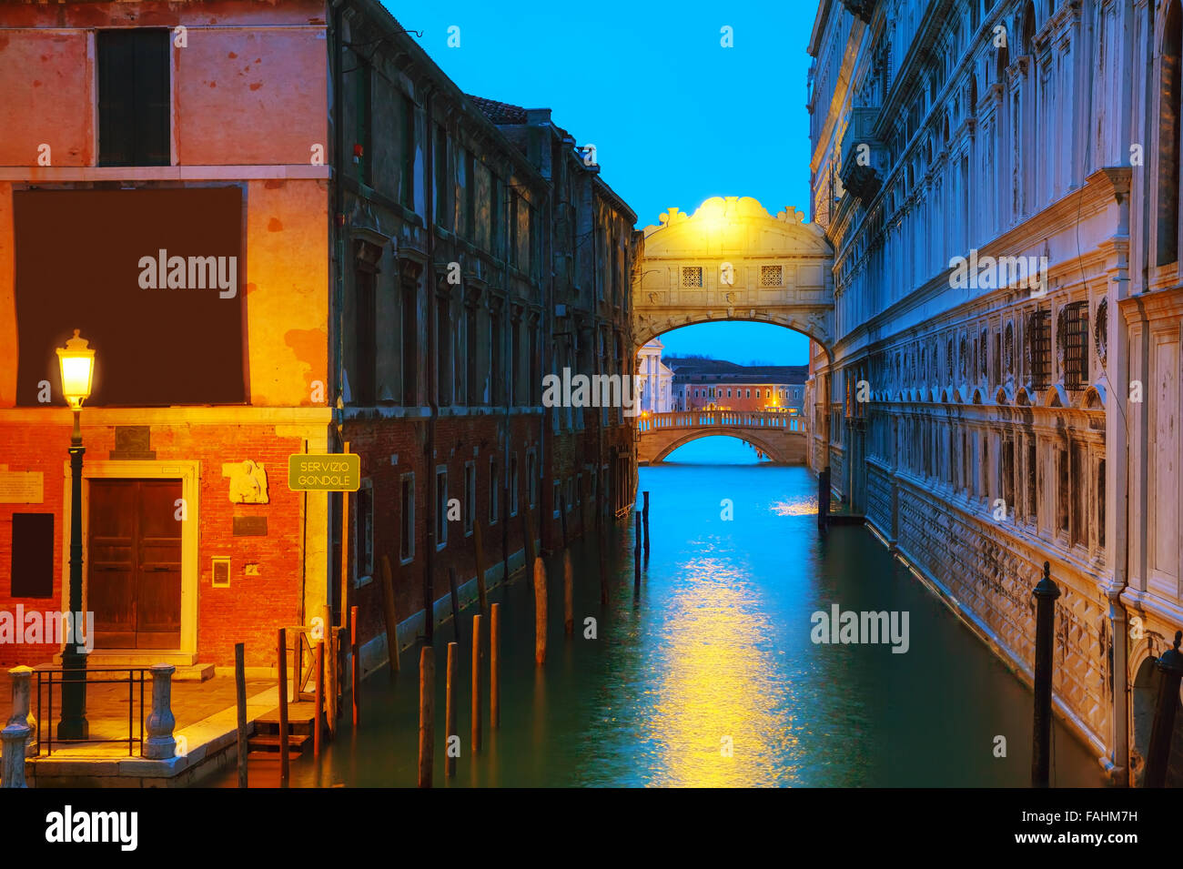Ponte di sig0hs a Venezia, Italia durante la notte Foto Stock