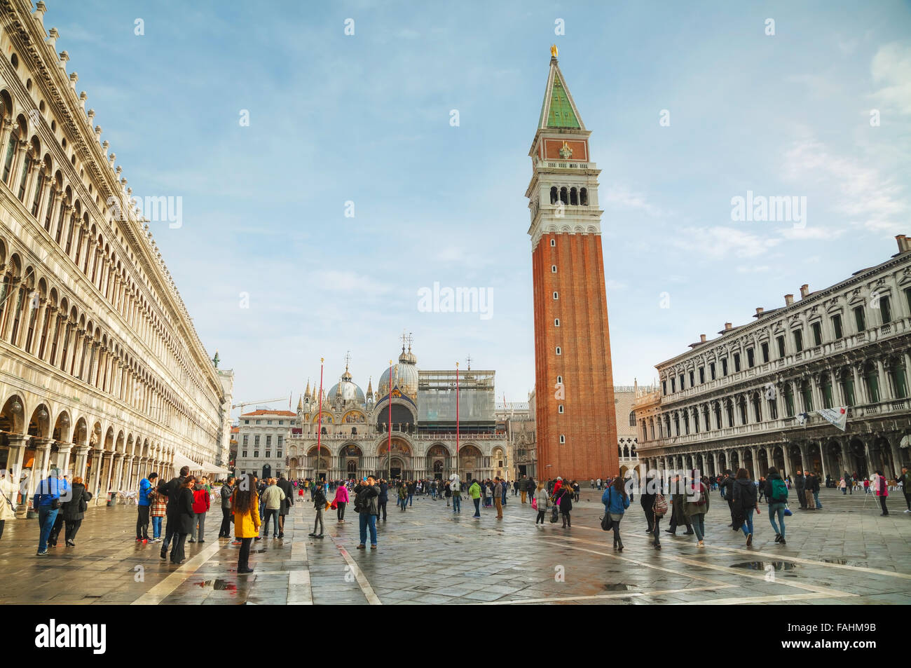 Venezia - 22 novembre: Piazza San Marco con i turisti in novembre 22, 2015 a Venezia, Italia. Foto Stock