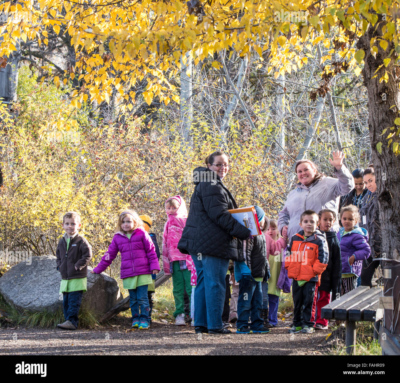 La scuola dei bambini partcipating in educazione ambientale tour a MK Centro Natura Boise, Idaho.USA Foto Stock