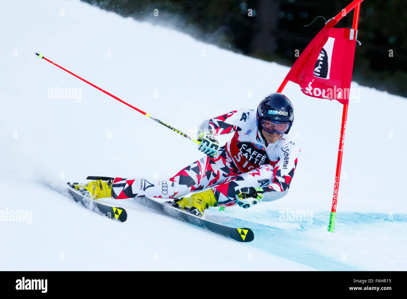 Alta Badia, Italia il 20 dicembre 2015. BRENNSTEINER Stefan (Aut) competere nel Audi FIS Coppa del Mondo di sci alpino maschile di Giant Foto Stock