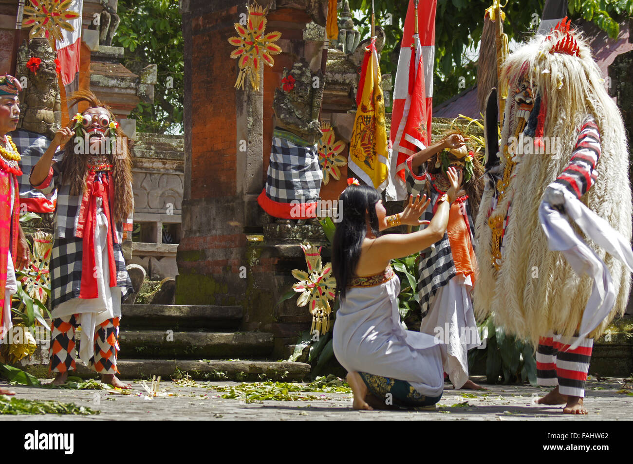 Barong ballerini in Ubud, Bali, Indonesia Foto Stock