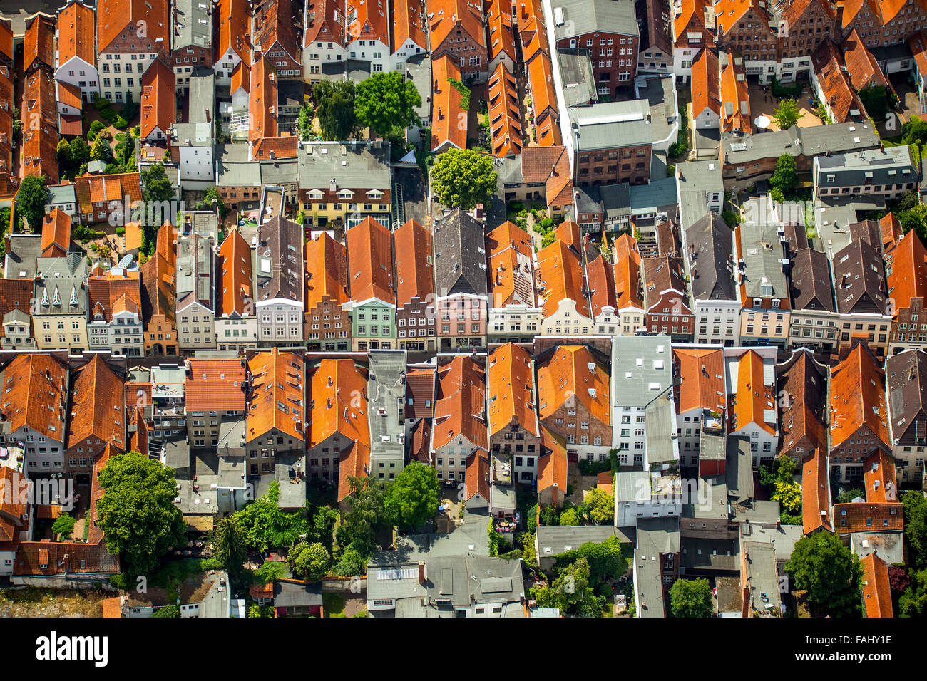 Vista aerea, città case con tetti rossi nel centro storico di Lubecca, Lubecca, Lubecca Bay, Hansestadt, Schleswig-Holstein, Germania Foto Stock
