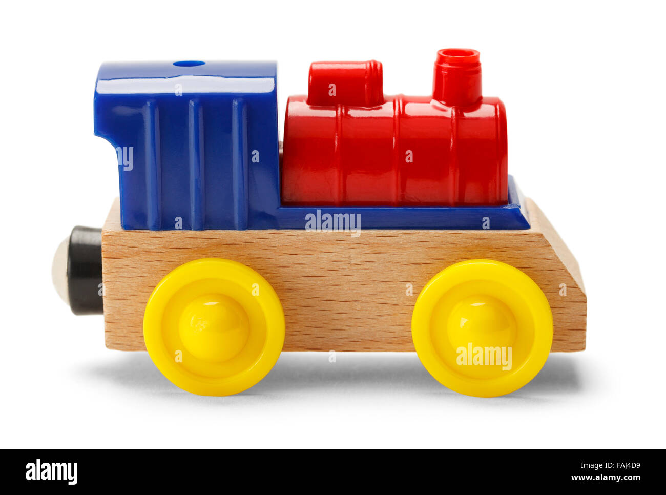 Bambini giocano giocattolo treno motore isolato su uno sfondo bianco. Foto Stock