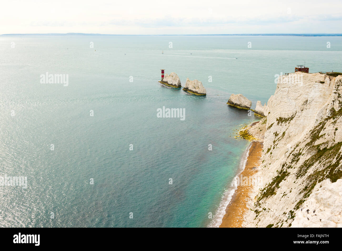 Una vista di aghi chalk formazioni rocciose sulla isola di Wight REGNO UNITO Foto Stock