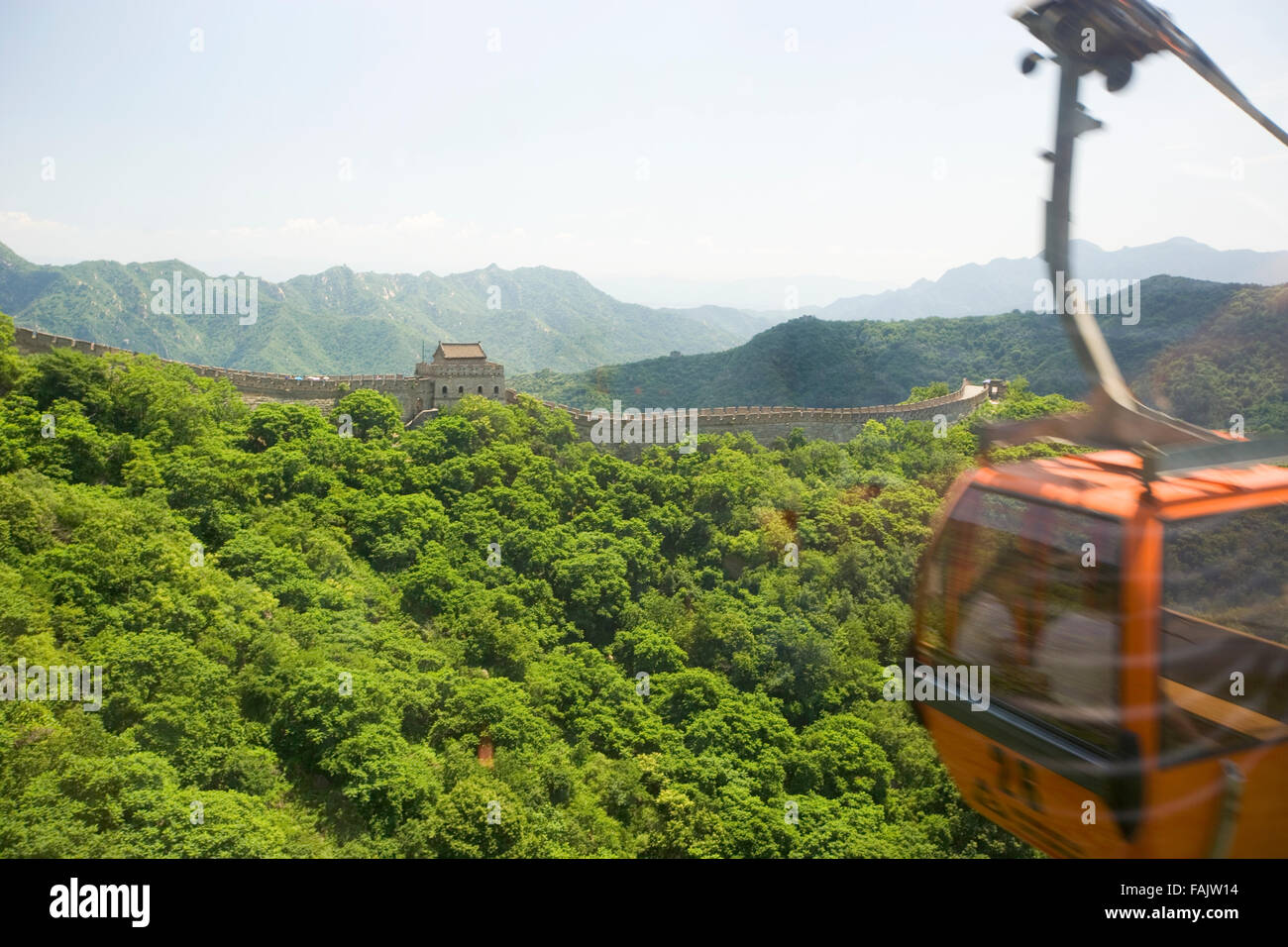 Cina, cabinovia andando alla Grande Muraglia Foto Stock