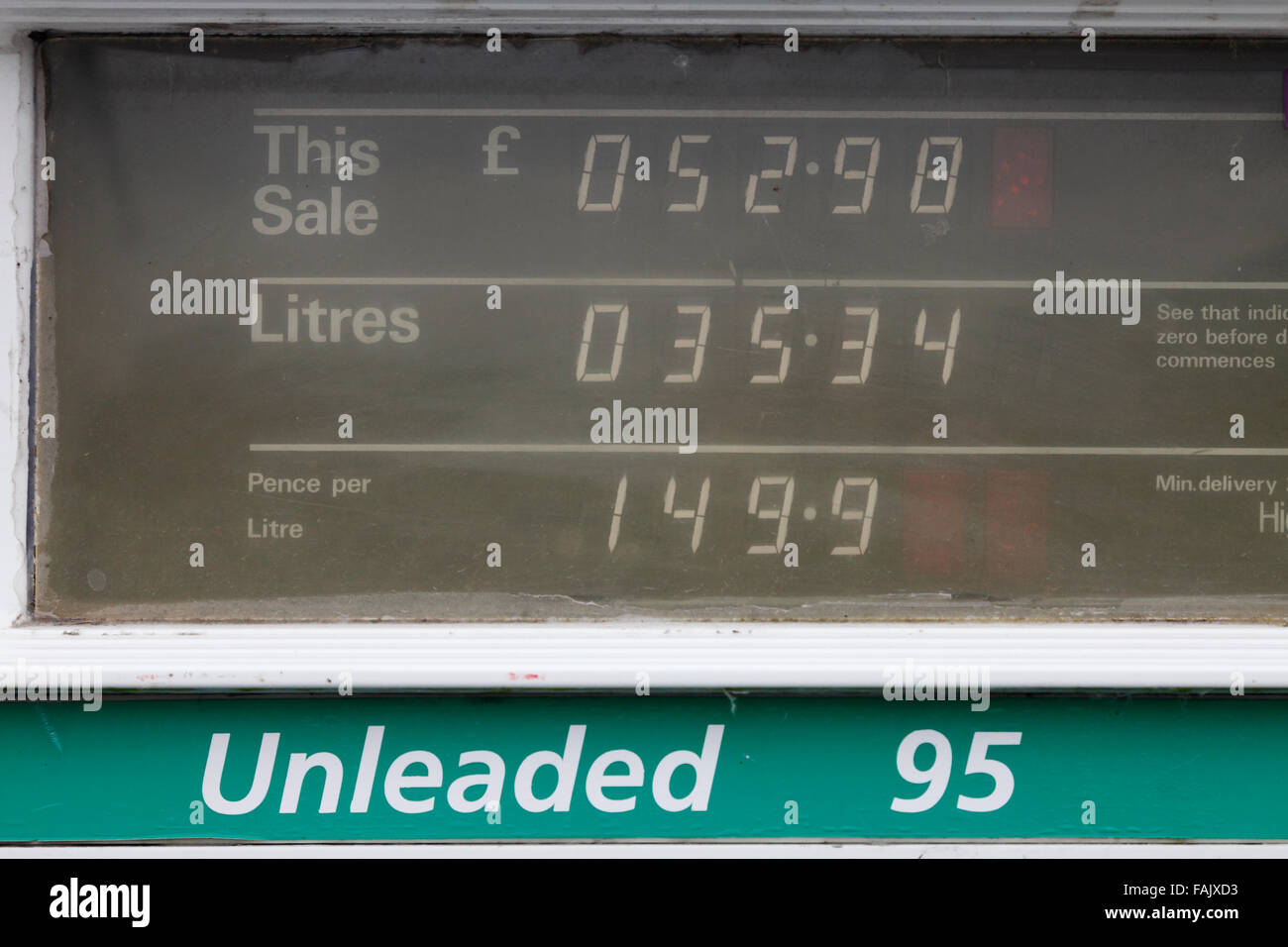 Visualizzazione di una vecchia pompa di benzina dispensatore Foto Stock