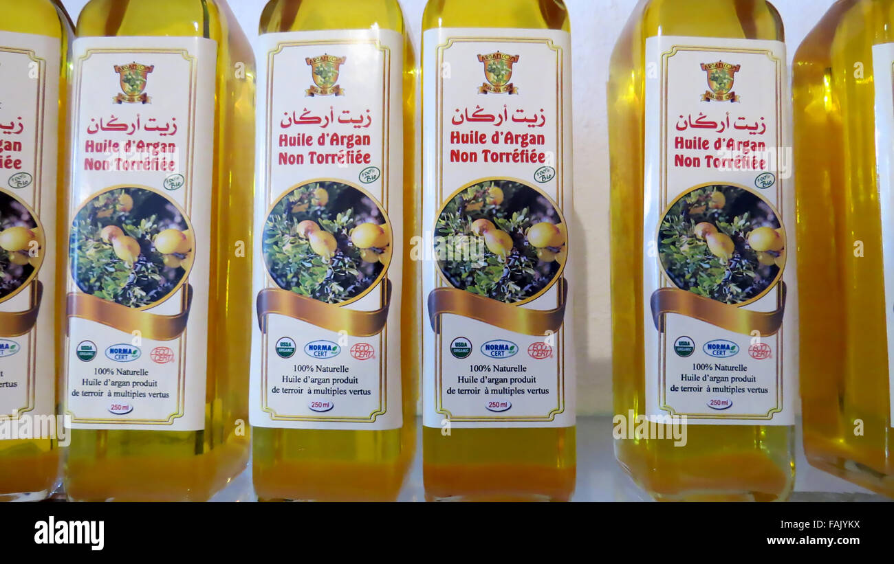 Olio di Argan in vendita vicino a Agadir, Marocco. Foto Tony Gale Foto Stock