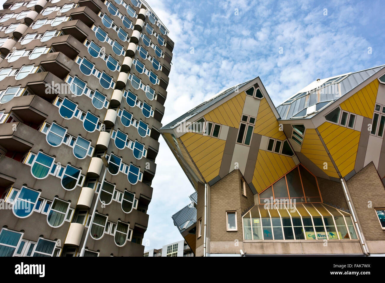 Case Cubiche o Kubuswoningen (Kijk Kubus), progettato dall'architetto Piet Blom. Edificio a matita. Architettura. Blaak, Rotterdam, Paesi Bassi, Europa Foto Stock