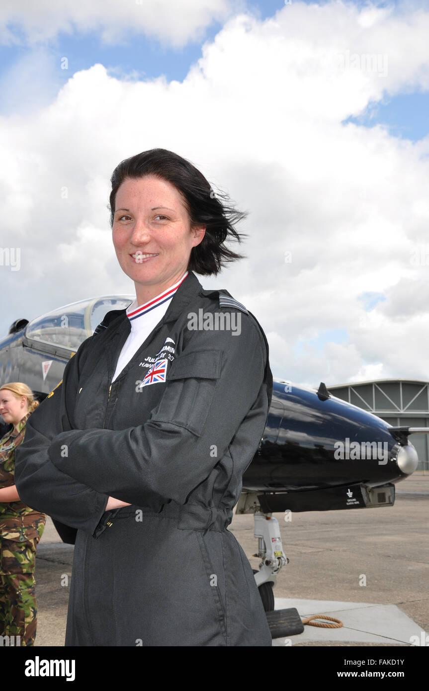 Juliette Fleming (ora Williams) è raffigurato qui quando essa ha assunto il ruolo di RAF del jet Hawk display solista pilota nel 2011. Royal Air Force femmina Foto Stock