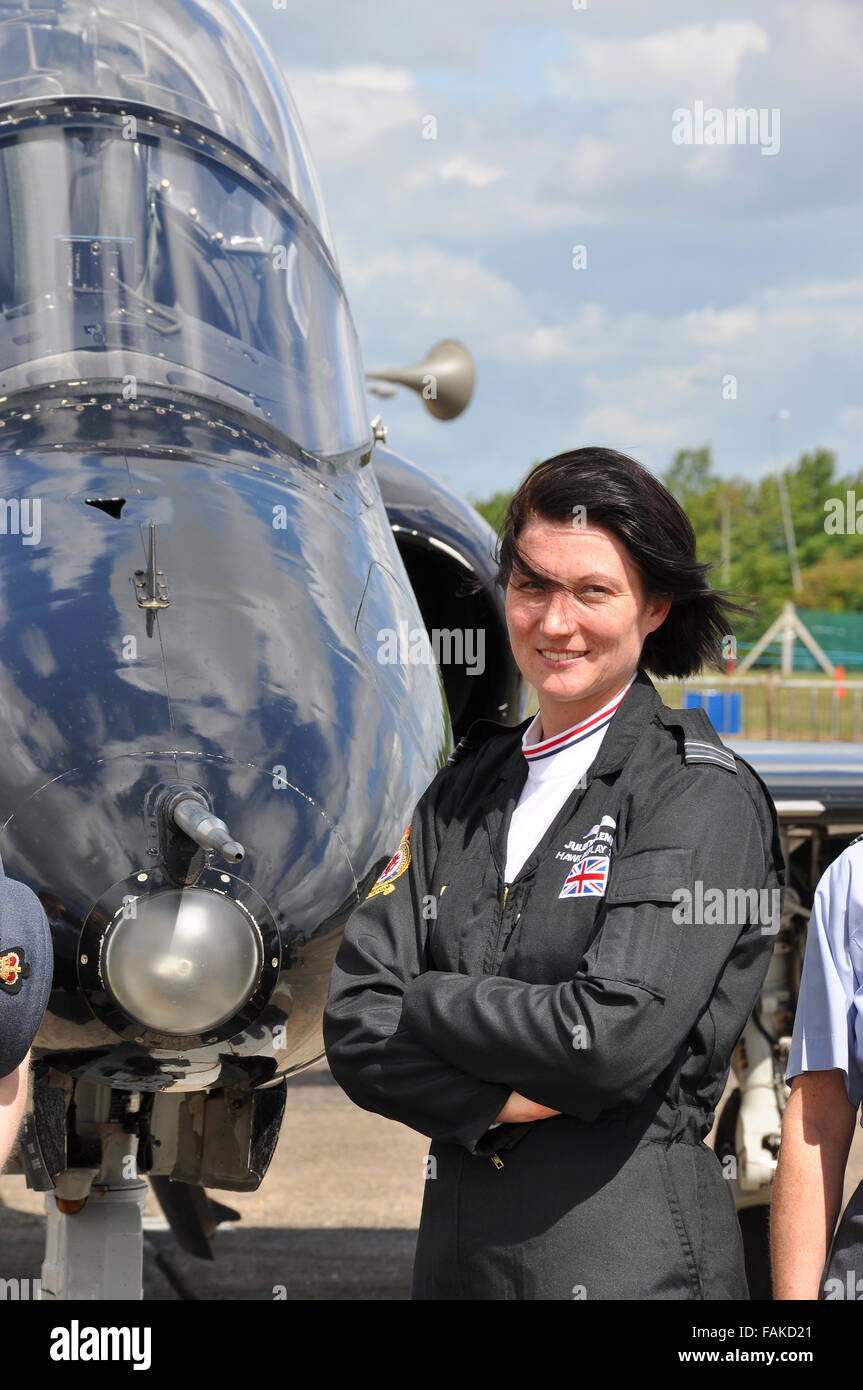 Juliette Fleming (ora Williams) è raffigurato qui quando essa ha assunto il ruolo di RAF del jet Hawk display solista pilota nel 2011. Royal Air Force femmina Foto Stock
