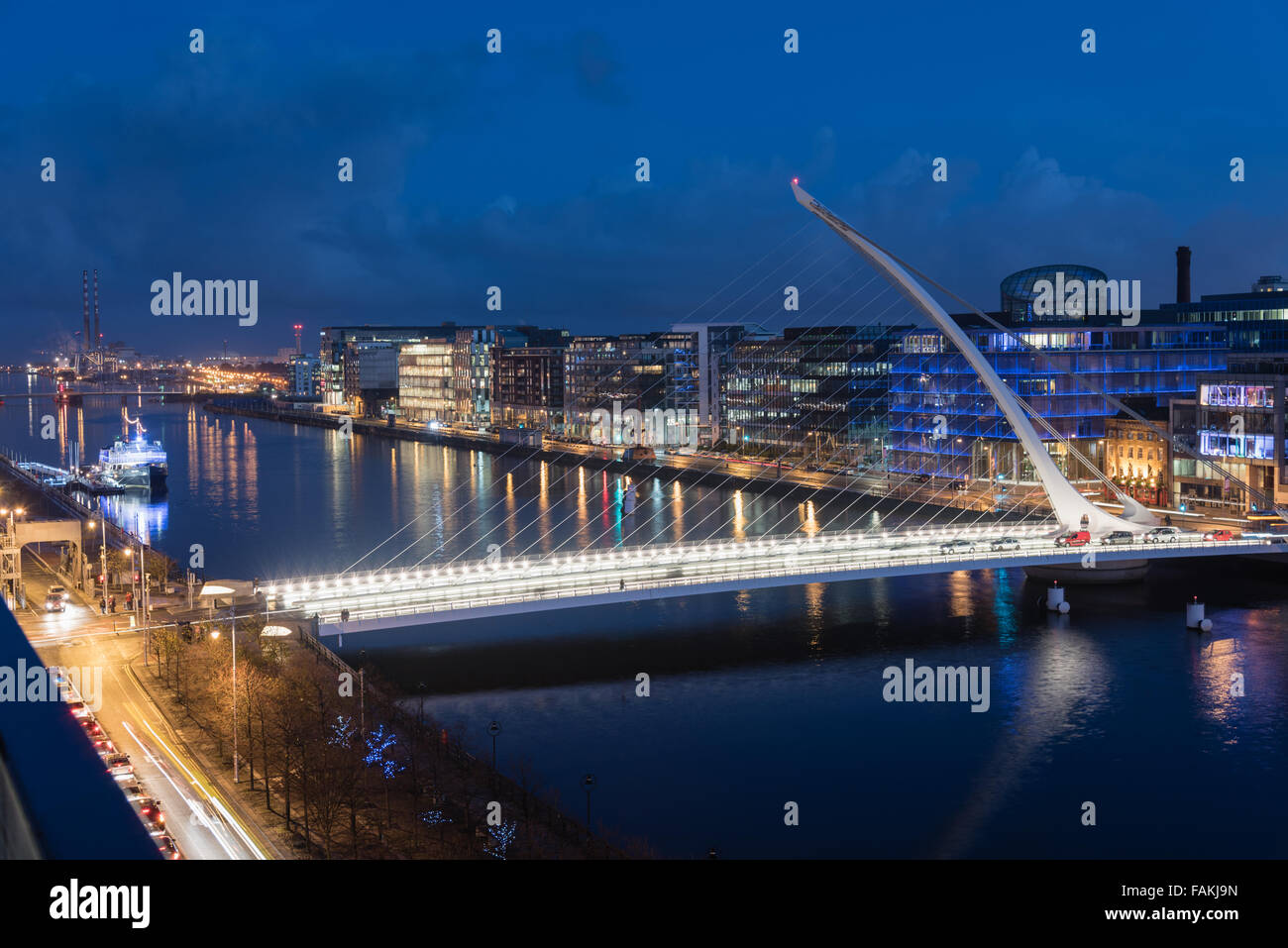 Samuel Beckett Bridge di notte, Dublino Foto Stock