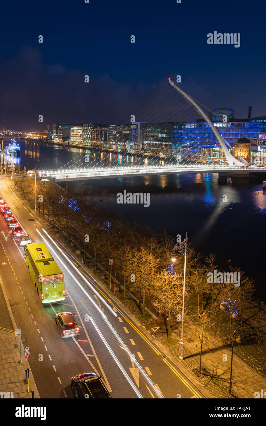 Samuel Beckett Bridge di notte, Dublino Foto Stock