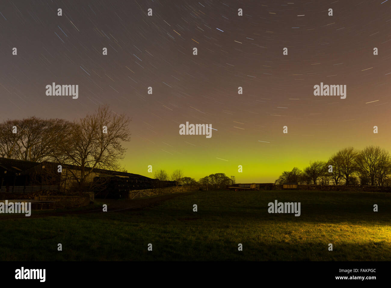 Barnard Castle, Teesdale, County Durham Regno Unito. Il 1 gennaio 2016. Un meraviglioso display dell'Aurora Boreale (Northern Lights) segnò l inizio del nuovo anno in Inghilterra settentrionale. Credito: David Forster/Alamy Live News Foto Stock