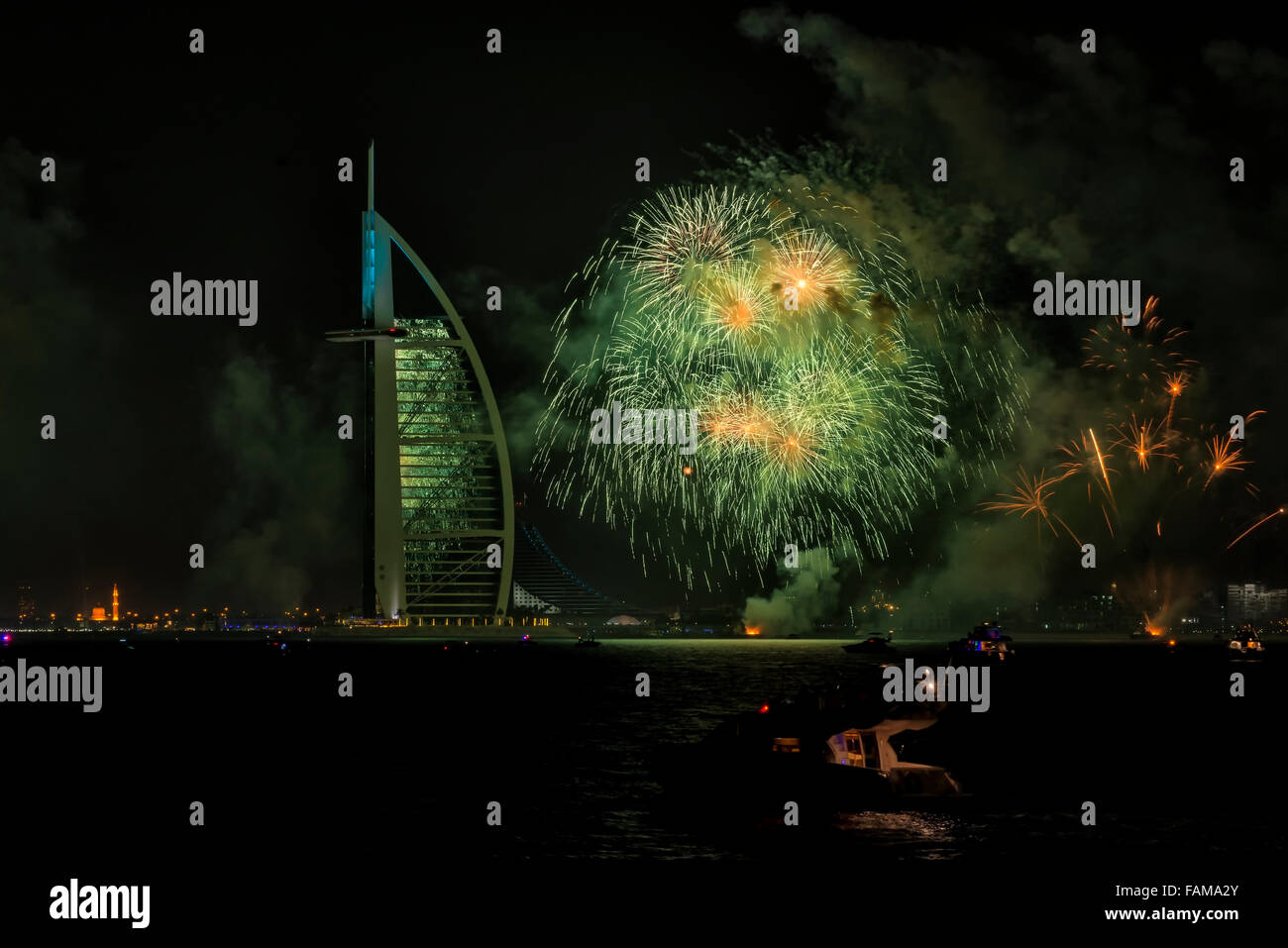 Nuovo anno 2015 fuochi d'artificio in Dubai EMIRATI ARABI UNITI Foto Stock