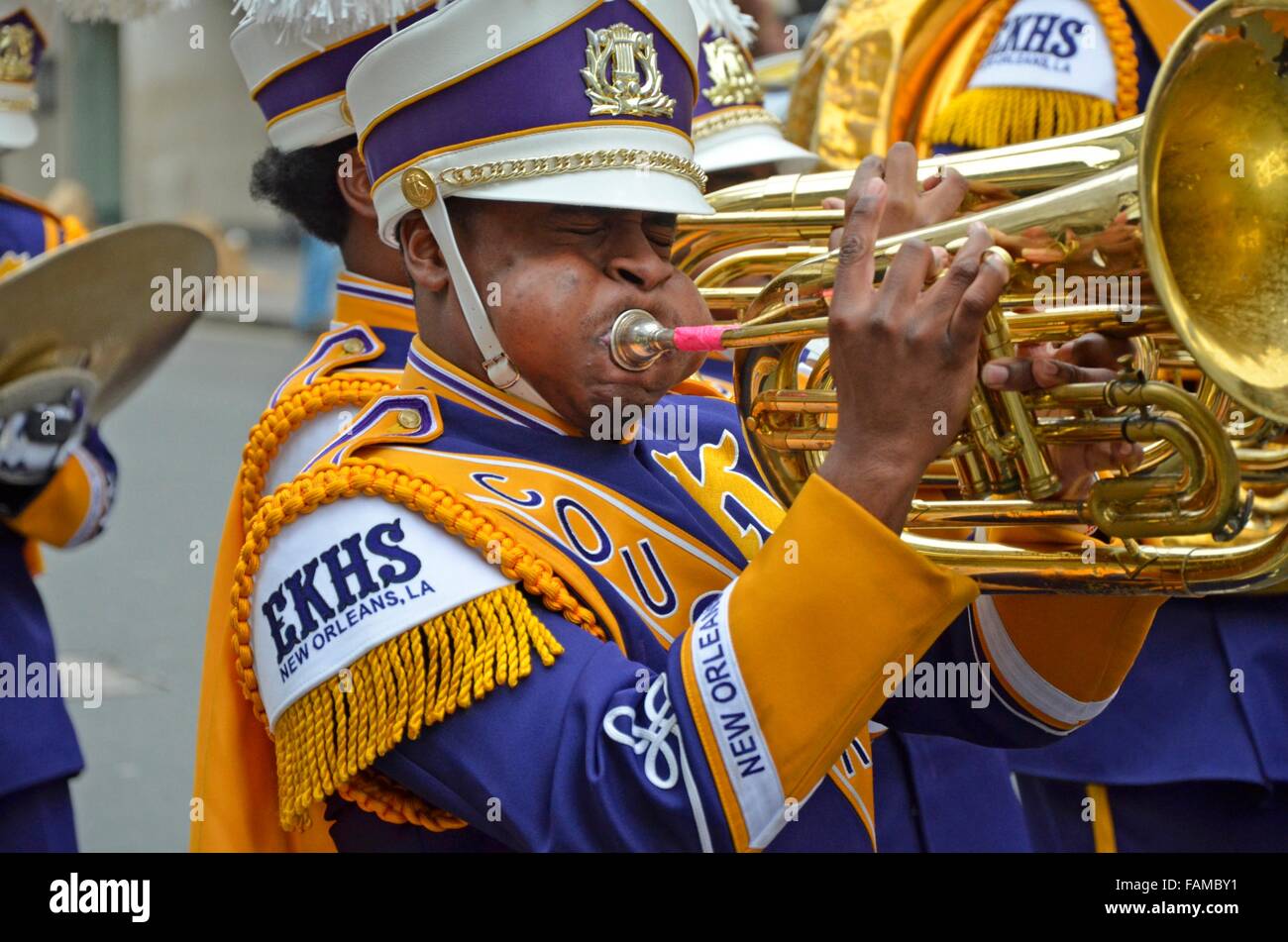 Londra, Regno Unito. Il giorno di Capodanno parade Gen1 2016. Marching Band - Edna Karr High School Cougar band di New Orleans. Flicorno Credito: PjrNews/Alamy Live News Foto Stock