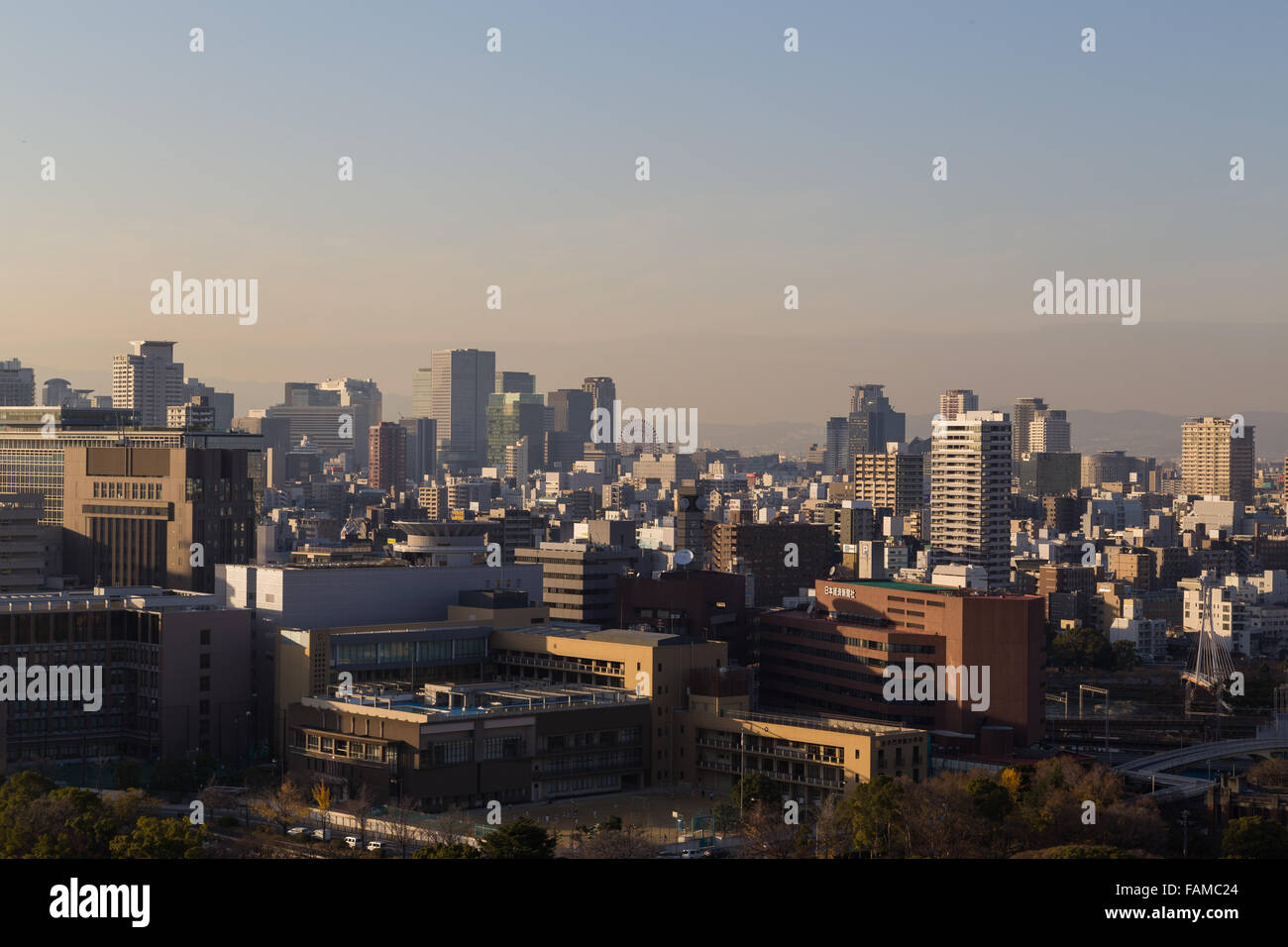 Fotografia di Osaka skyline presi dal castello. Foto Stock