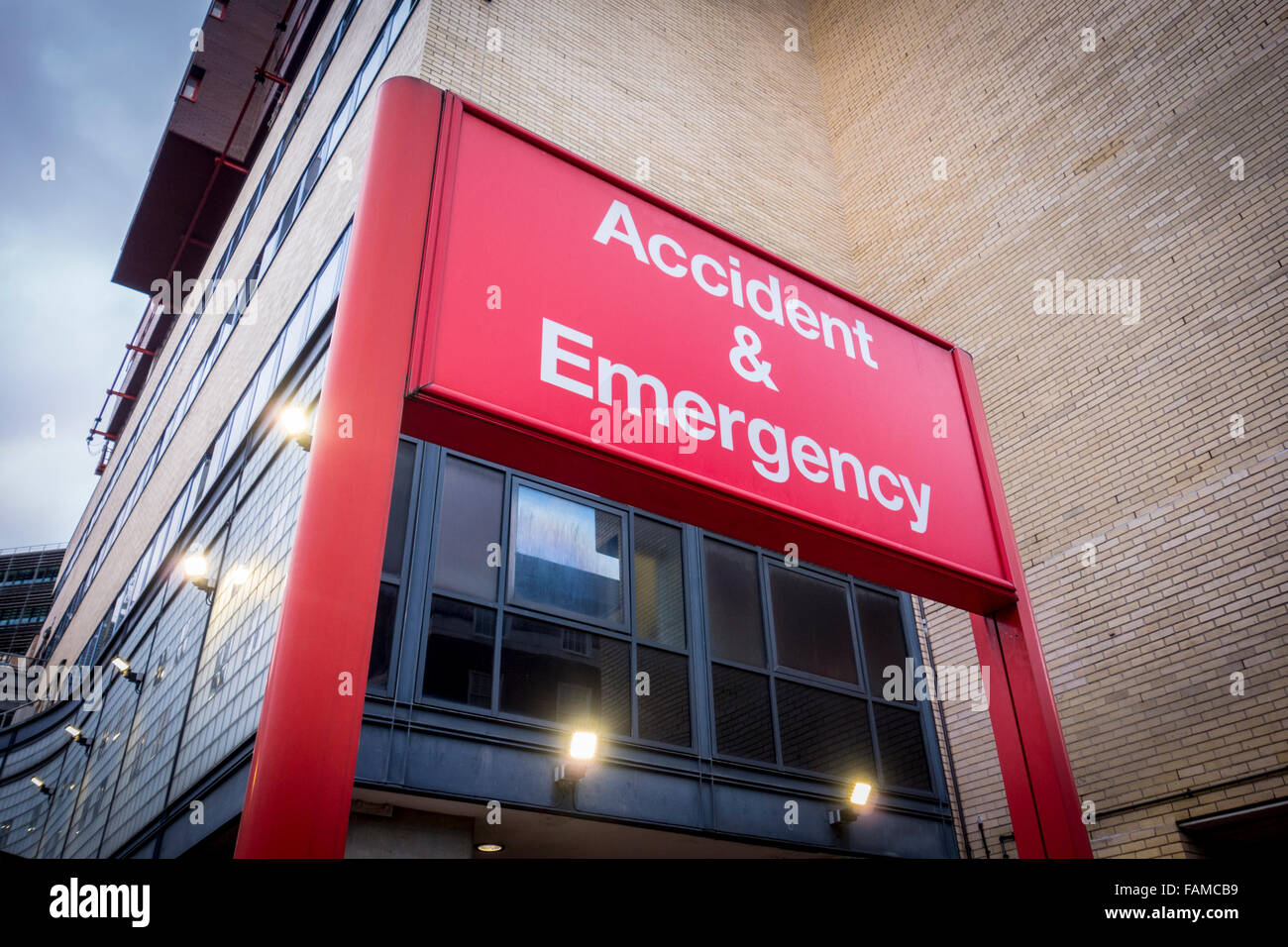A&E segno, l'ospedale St Mary, Paddington, Londra. Foto Stock