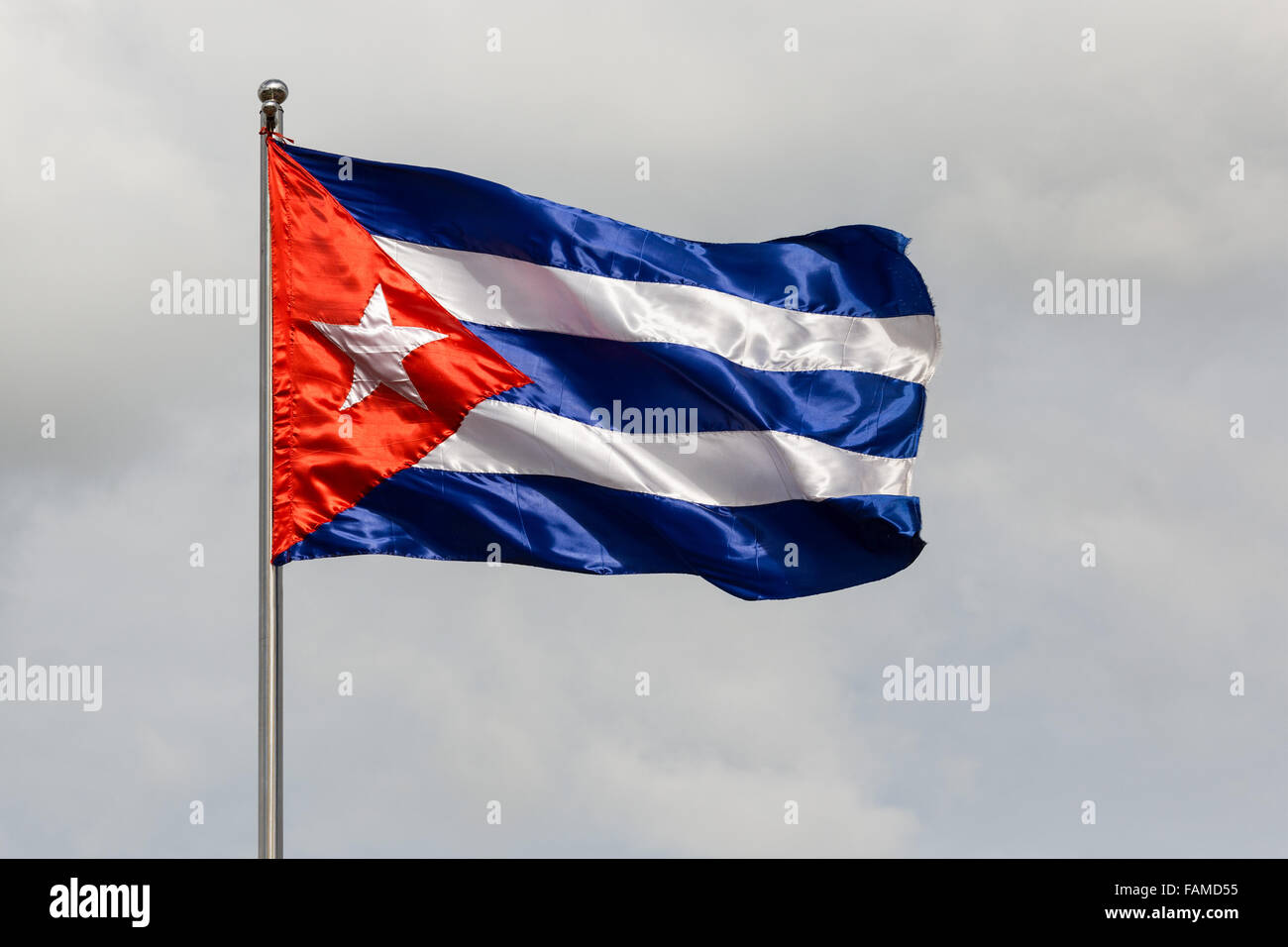 Bandiera cubana soffiando nel vento Foto Stock