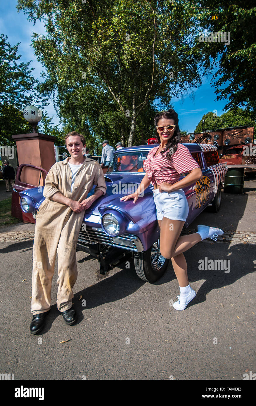 Goodwood 2015. Americano degli anni cinquanta, maschio e femmina Foto Stock