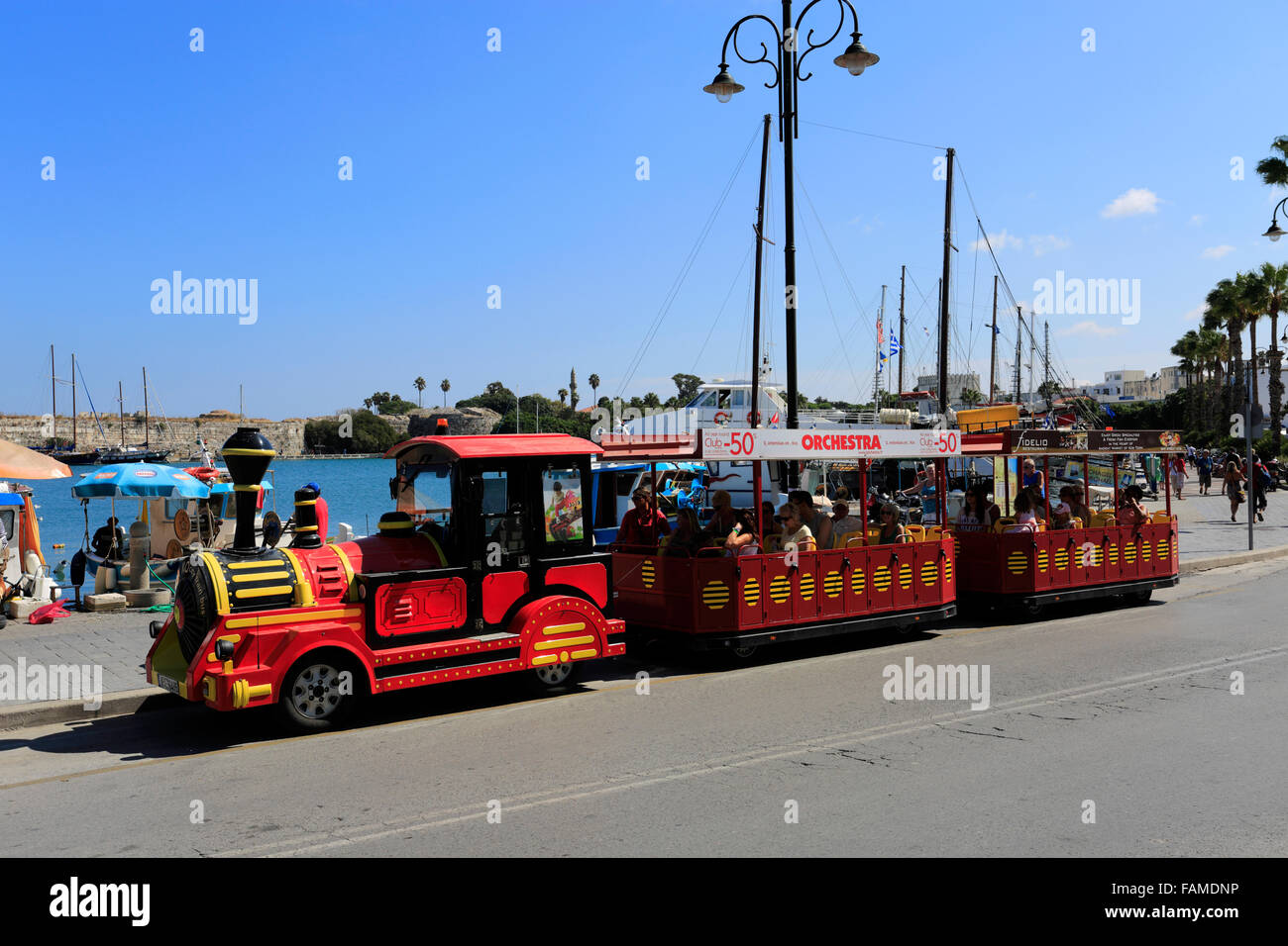 Treno turistico, la città di Kos, isola di Kos, Dodecanneso gruppo di isole, a sud del Mar Egeo in Grecia. Foto Stock