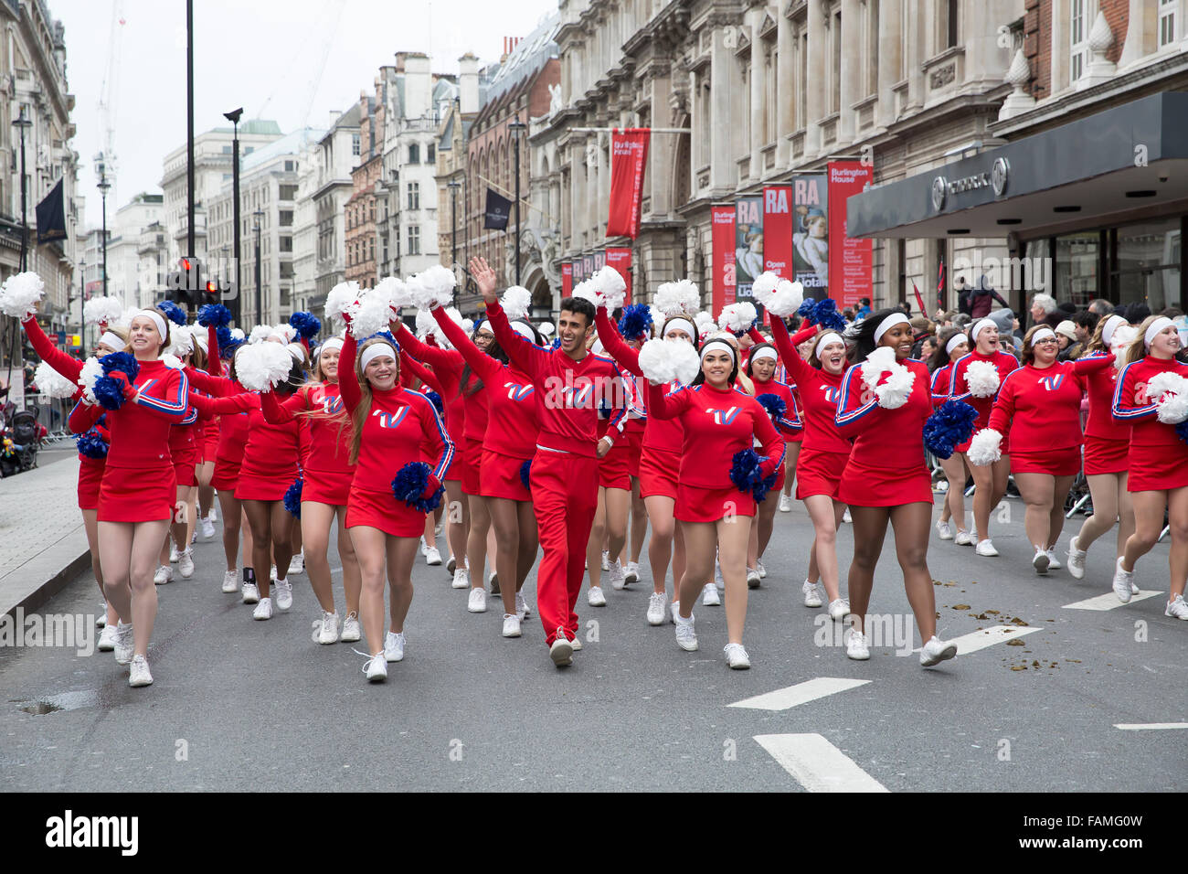 Londra, Regno Unito. Il 1 di gennaio 2016. Cheerleaders al London Capodanno Parade 2016 Credit: Keith Larby/Alamy Live News Foto Stock