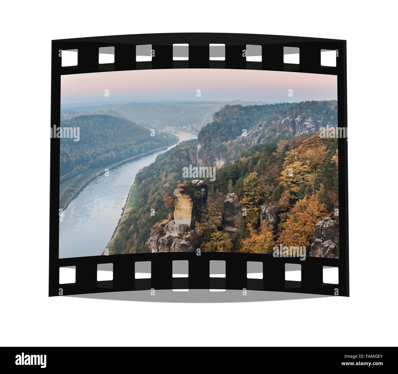 Vista del fiume Elba tra Rathen e Wehlen, Svizzera Sassone, nei pressi di Dresda, Sassonia, Germania, Europa Foto Stock