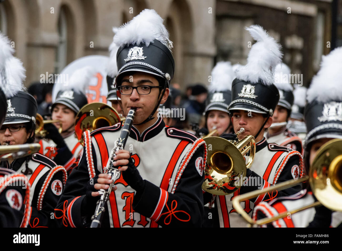 Beverly Hills High School Marching Band a Londra il giorno di Capodanno Parade, Londra England Regno Unito Regno Unito Foto Stock