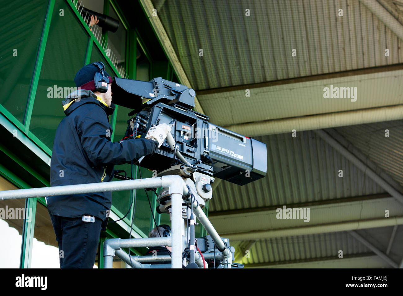 Il cameraman TV a Warwick Racecourse, REGNO UNITO Foto Stock