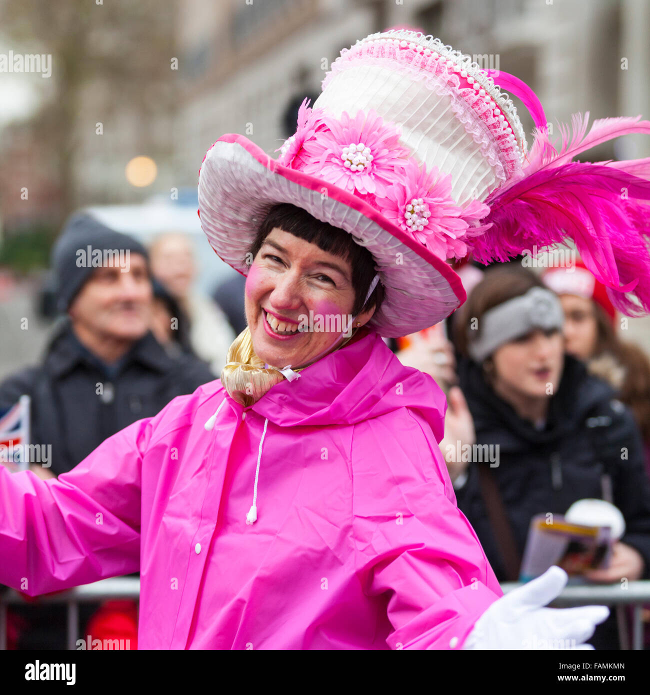 Londra, Regno Unito. Il 1 di gennaio 2016. Un esecutore da "Paraiso Real Rio Samba' danze al trentesimo annuale di Londra il primo giorno del nuovo anno Parade, LNYDP 2016. La sfilata ha più di 8.500 artisti interpreti o esecutori in rappresentanza di 20 paesi in tutto il mondo, compresi Marching Band, cheerleaders, clown, acrobati e i rappresentanti della London Boroughs. Credito: Imageplotter/Alamy Live News Foto Stock