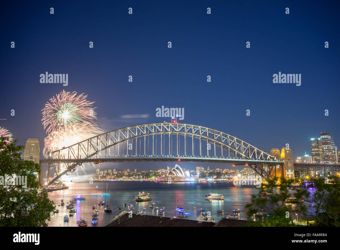 Sydney 2016 Capodanno fuochi d'artificio spettacolo presso il Ponte del Porto Foto Stock