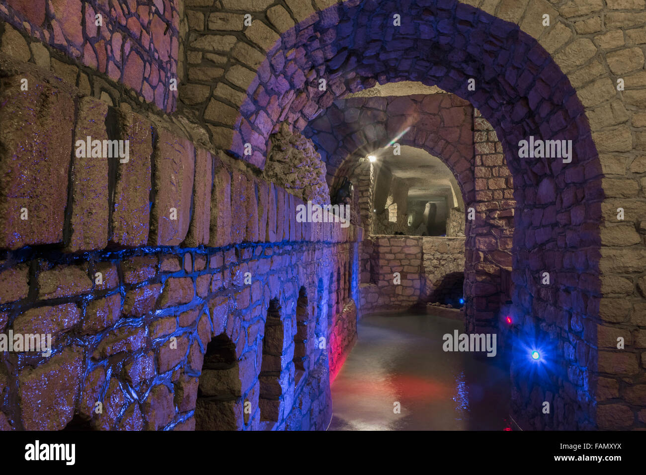 Archi, gallerie e acqua, acquedotto sotterraneo, Kish Island, Iran Foto Stock