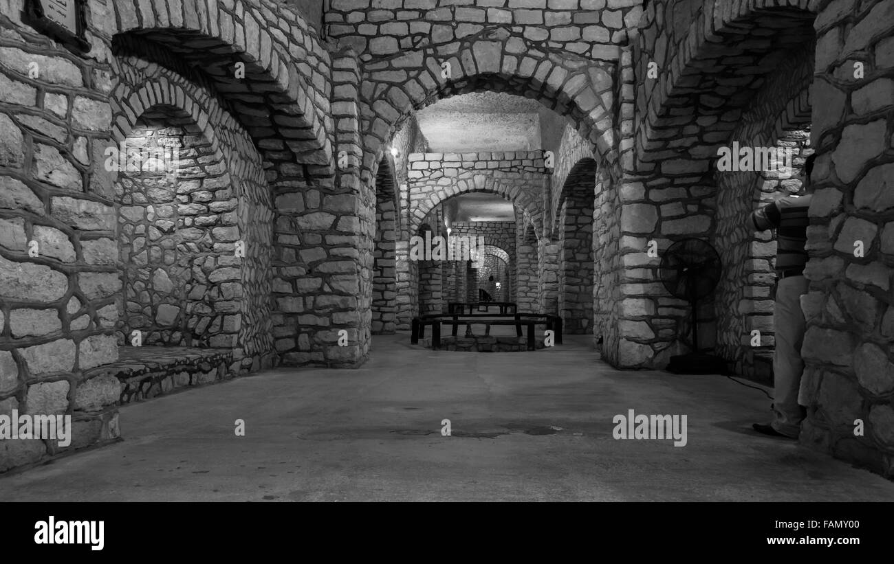 Archi e pilastri, acquedotto sotterraneo (Kariz), Kish Island, Iran Foto Stock