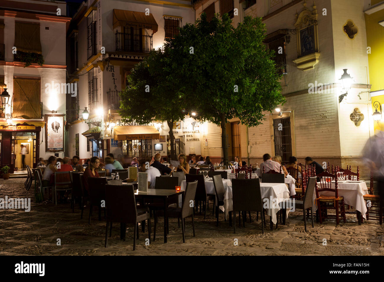 Ristoranti nel Barrio Santa Cruz di notte Sevilla Sevilla