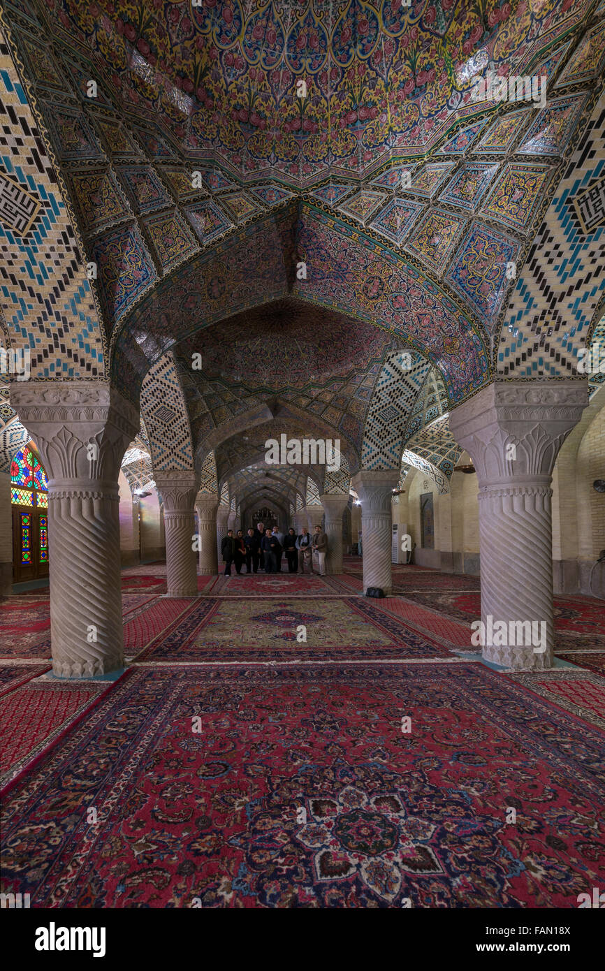 Interno della moschea di rosa (Nasir ol Molk), Shiraz, Iran Foto Stock