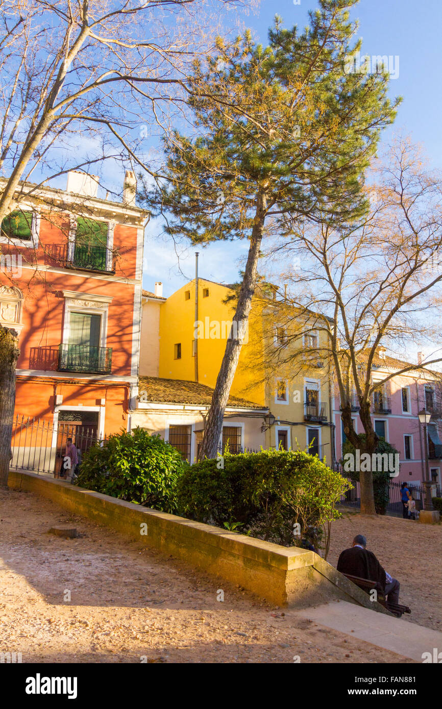 Tipiche le strade e gli edifici della famosa città di Cuenca, Spagna Foto Stock