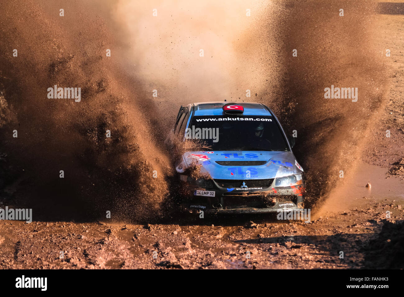 Mustafa unità Cakal Mitsubishi Lancer Evo IX in Isok Istanbul Rally 2015, stadio Gocbeyli Foto Stock