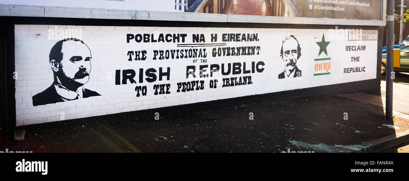 Pasqua 1916 murale in corrispondenza di un angolo della parete internazionale su Belfast Falls Road. Con Thomas J. Clarke e James Connolly. Foto Stock