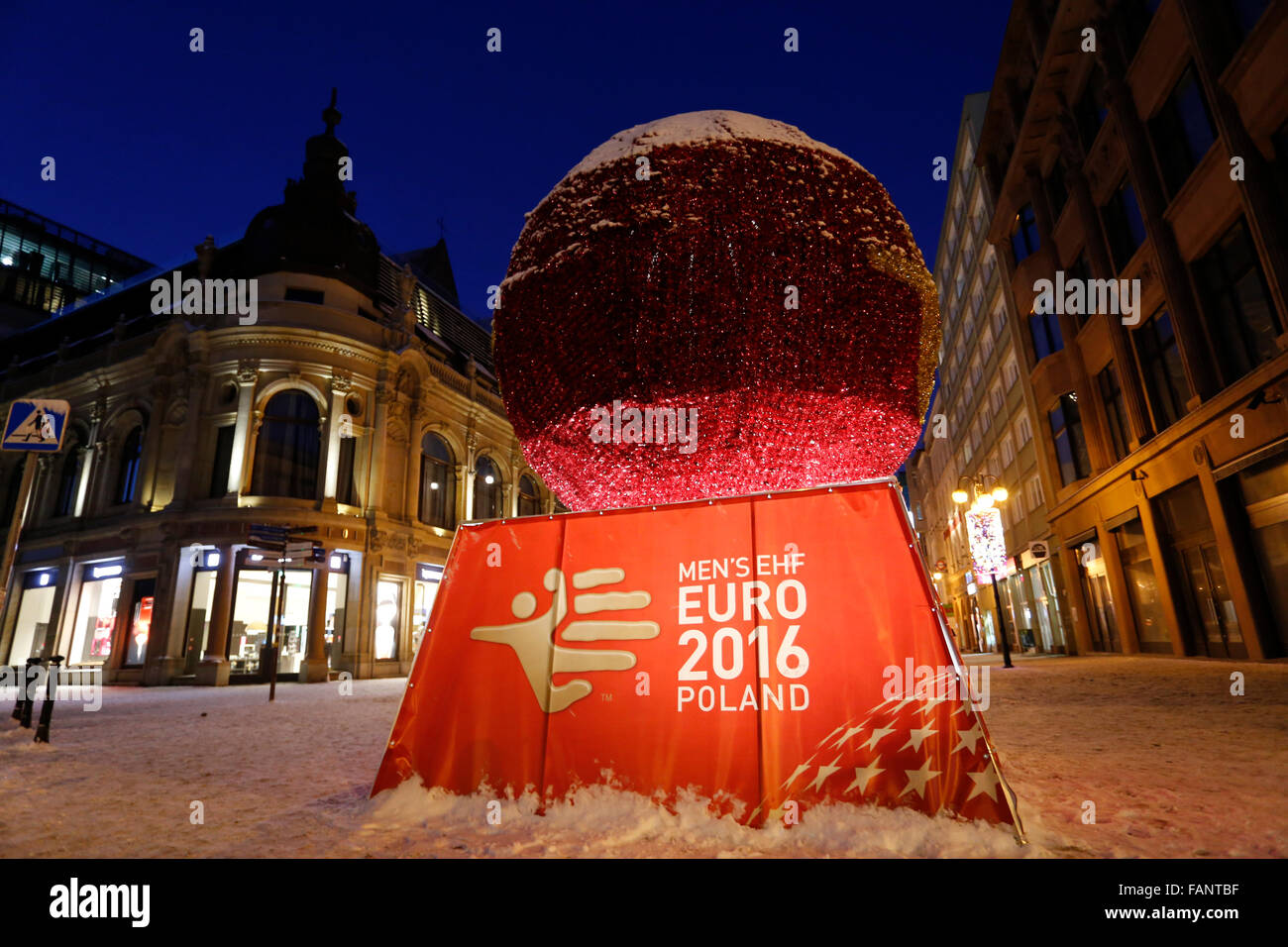 Swidnicka street, Wroclaw, Polonia. Il logo del 2016 EHF Unione di Pallamano campionato a Swidnicka street nel centro di Wroclaw, uno del torneo Città ospitanti Credito: Piotr Zajac/Alamy Live News Foto Stock