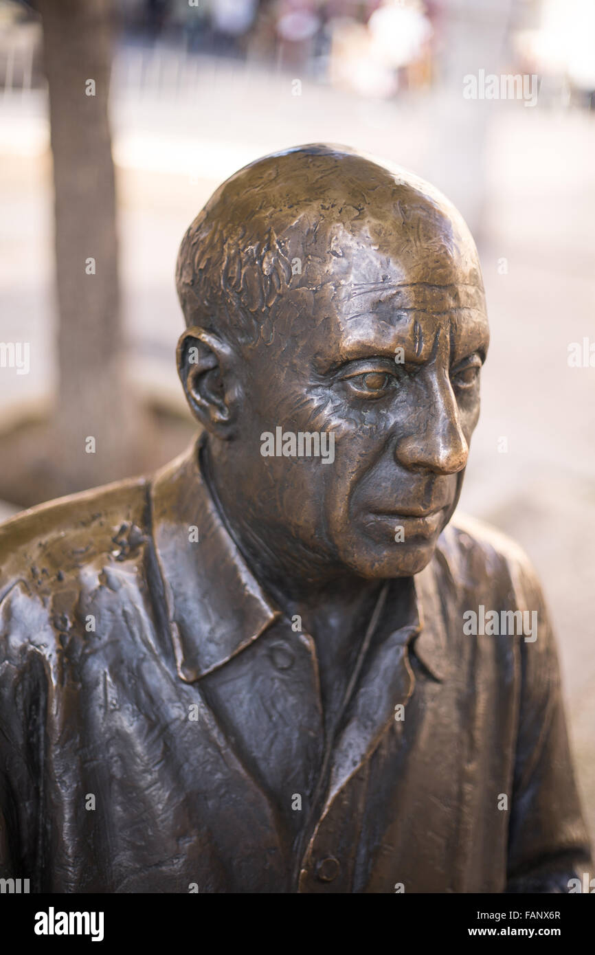 Statua di artista Pablo Picasso in Plaza de la Merced, vicino la Casa Natal de Picasso, in Malaga, Andalusia, Spagna. Foto Stock