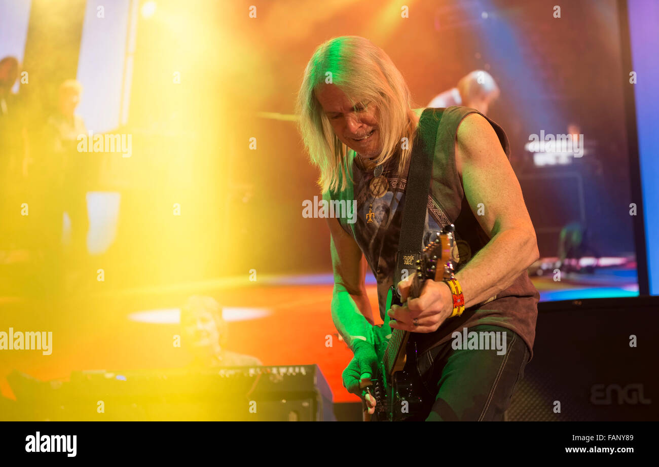 Il chitarrista Steve Morse della rock band Deep Purple, in concerto a Monaco di Baviera, Germania Foto Stock