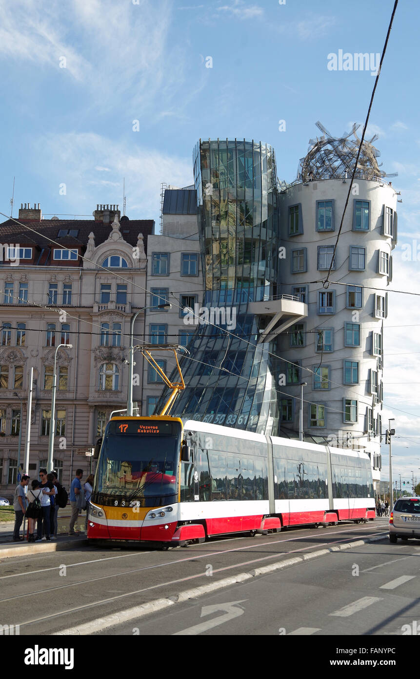 Praga, la Casa Danzante, Frank Gehry, Repubblica Ceca Foto Stock