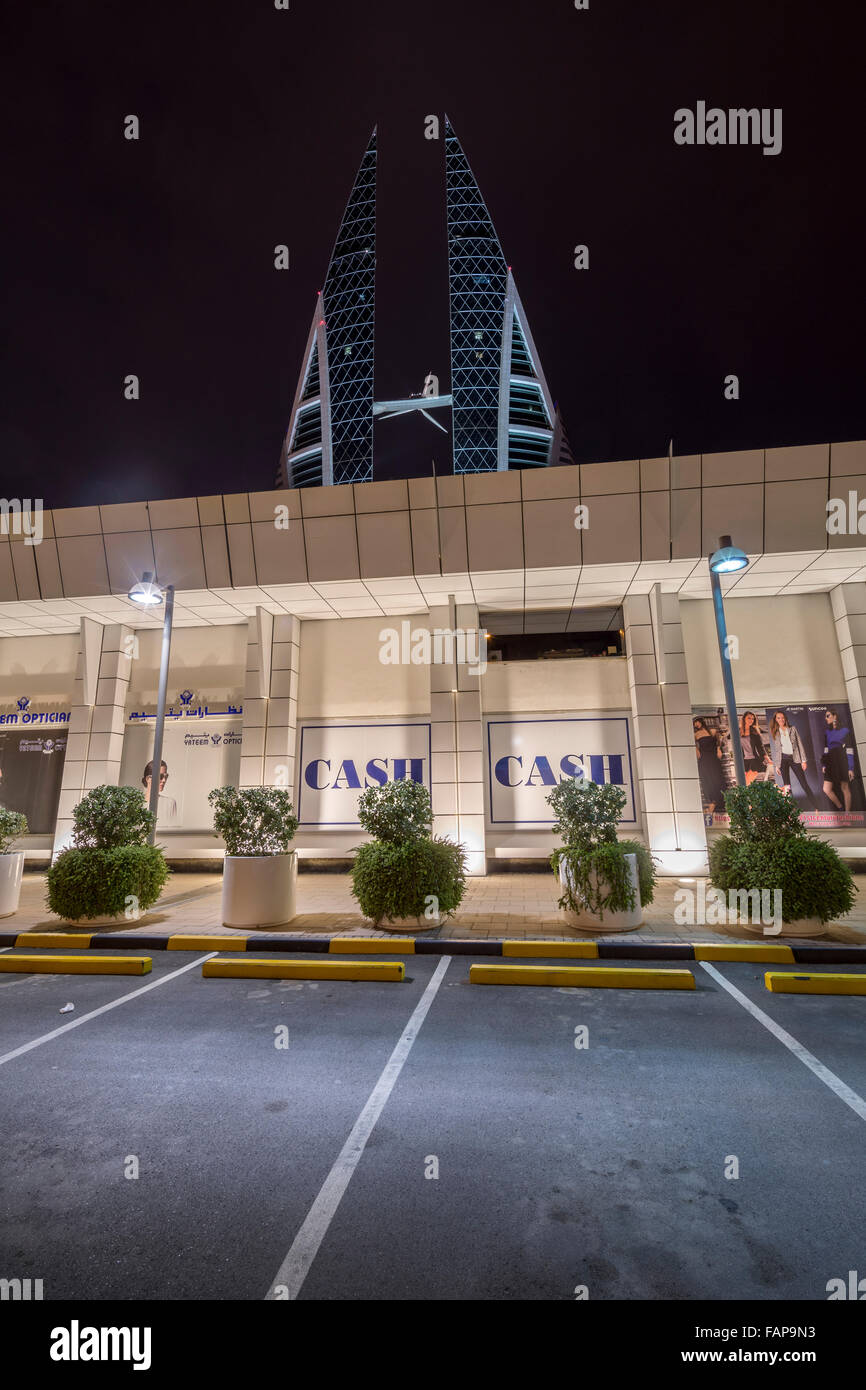 Segno di contanti presso il Bahrain World Trade Center, Manama, Bahrain. Foto Stock