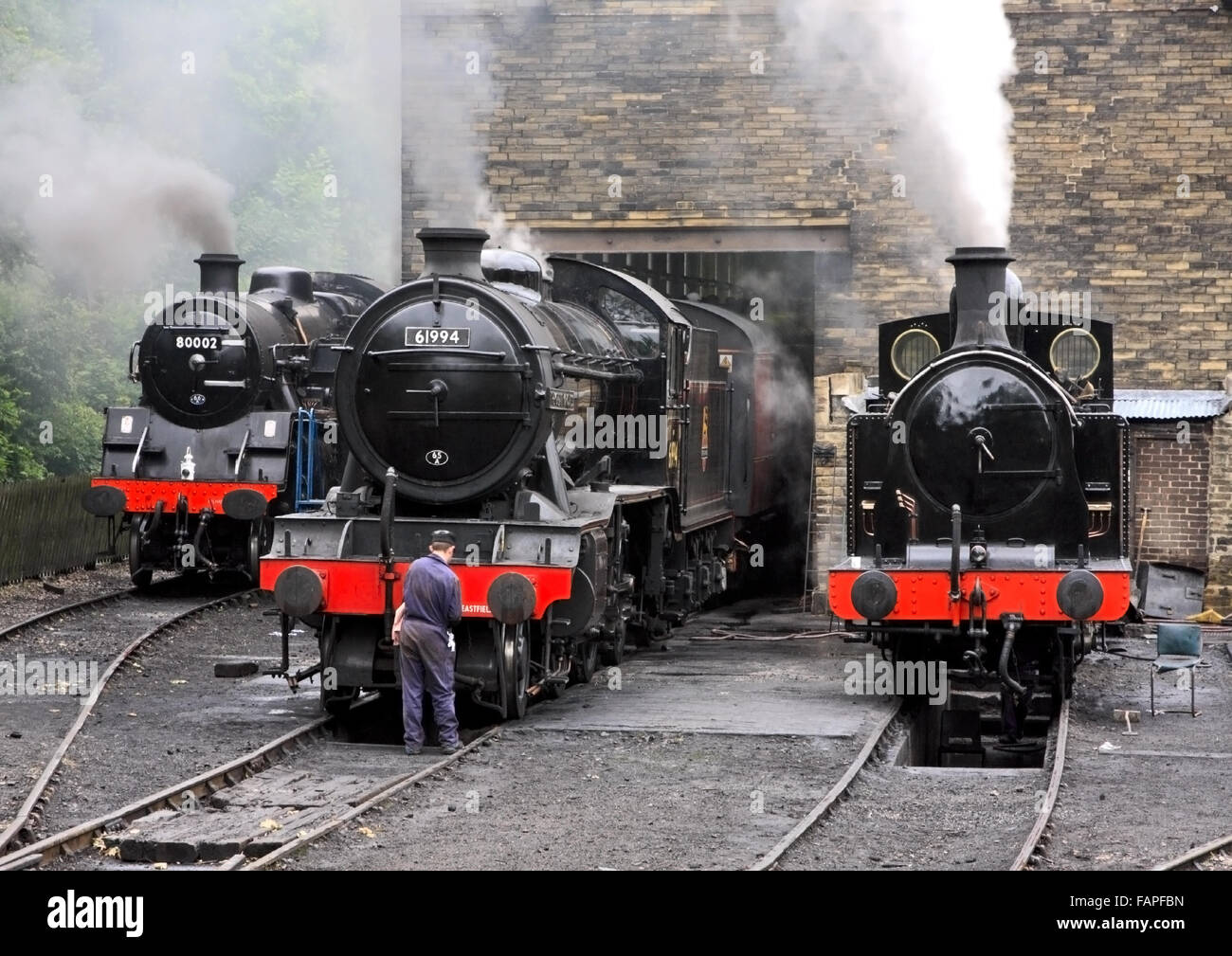 La mattina presto fino a vapore su Worth Valley Railway, Haworth, West Yorkshire Foto Stock