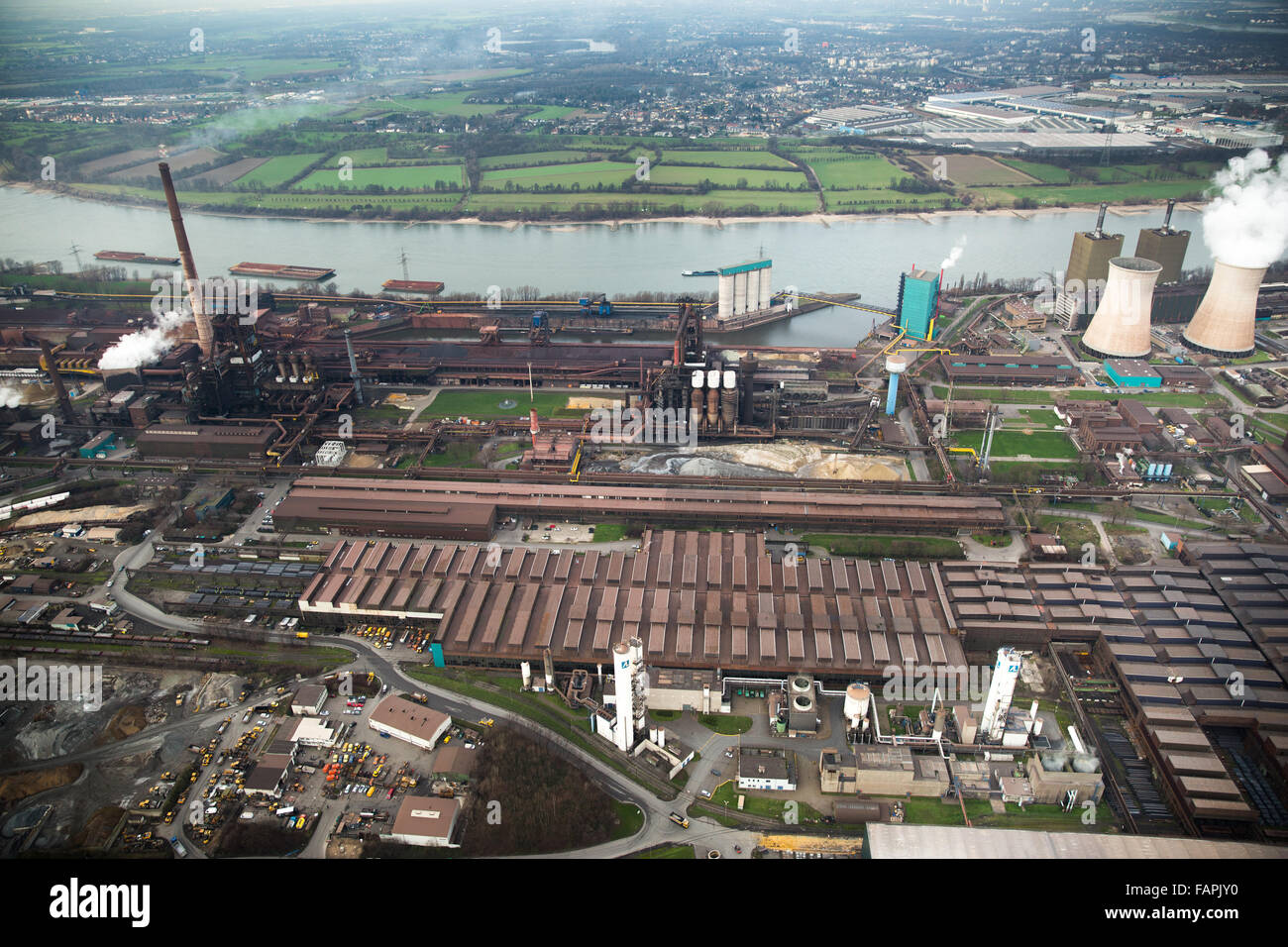 Vista aerea, acciaierie HKM am Rhein, acciaierie Krupp-Mannesmann, Huckingen, comignoli fumanti, coking, paesaggi industriali, Foto Stock