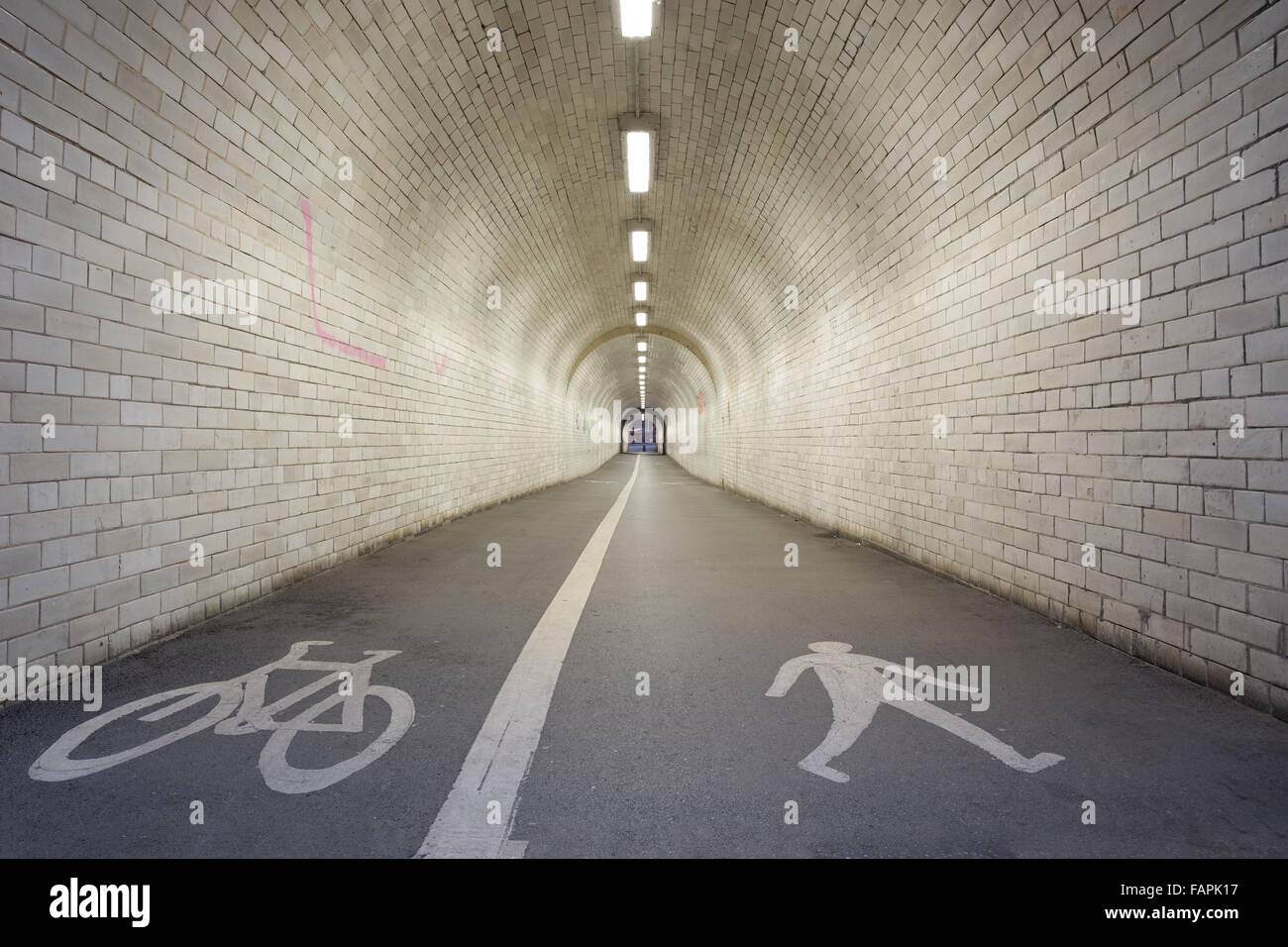 Ciclo e tunnel pedonale, York Foto Stock